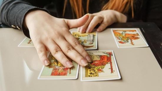 koenigin der kelche tarot