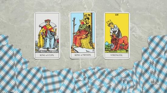 koenigin der kelche tarot